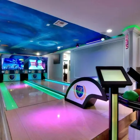 Hollywood Home In Resort